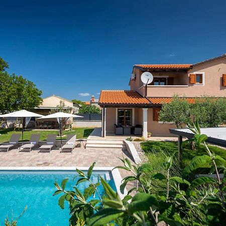 Activity Villa Gita With Pool And Grill In Tinjan Exterior photo