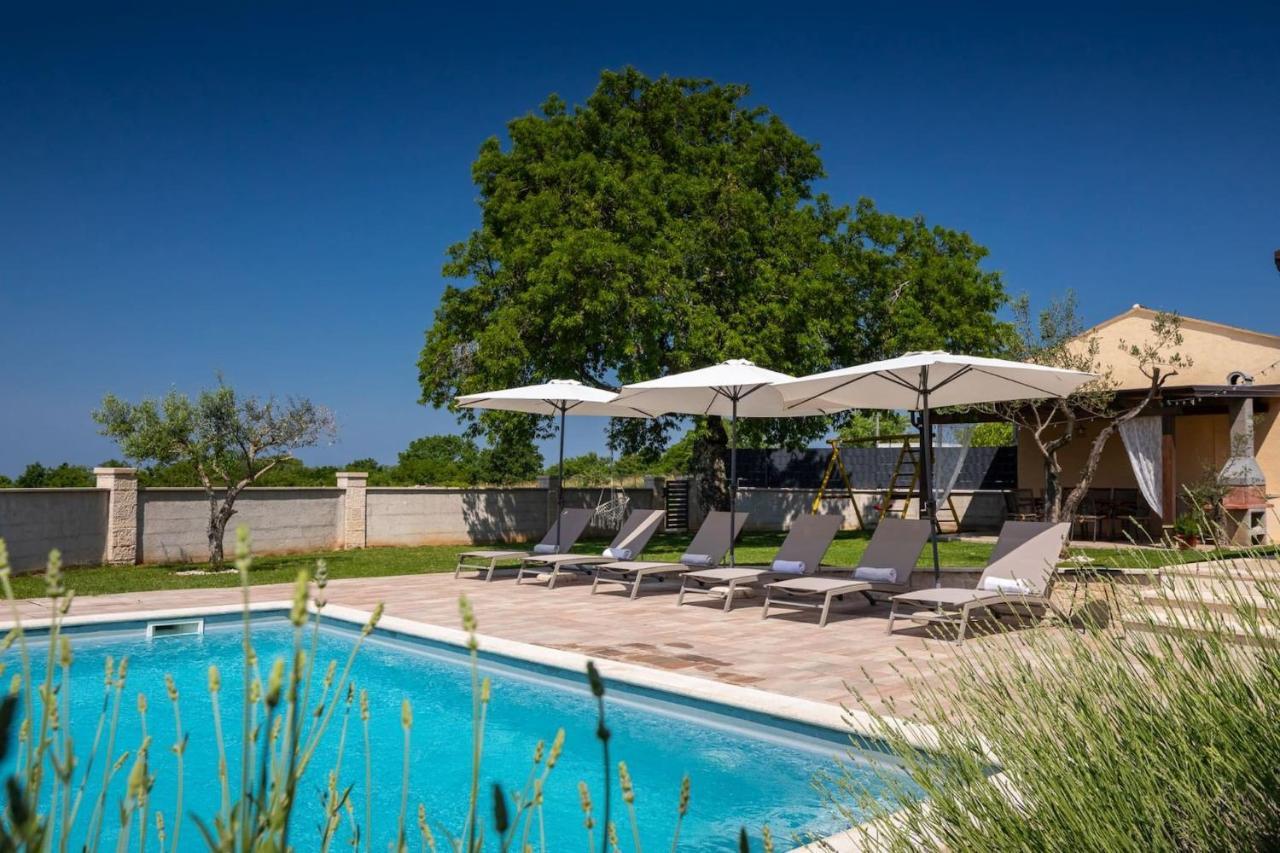 Activity Villa Gita With Pool And Grill In Tinjan Exterior photo