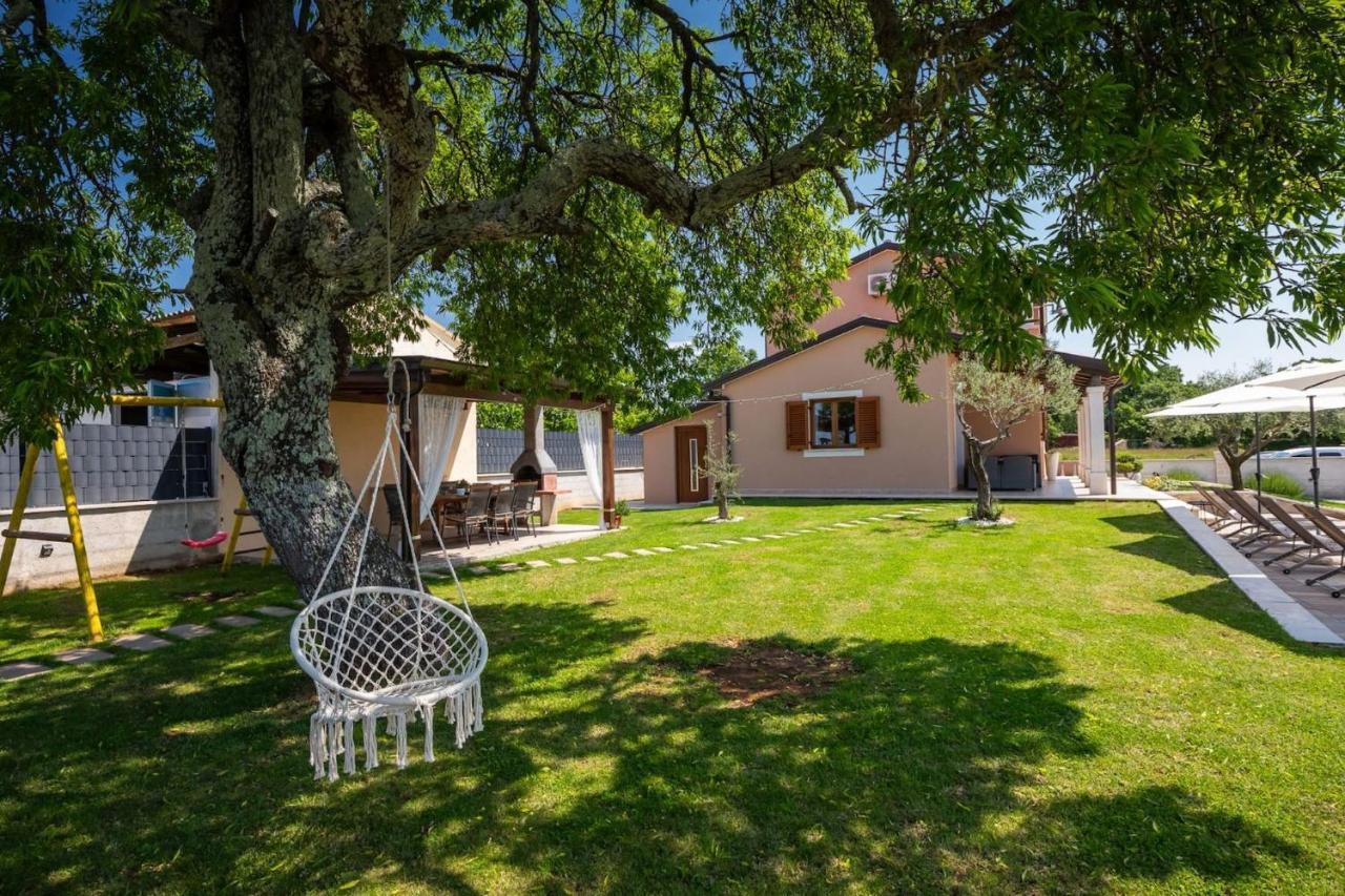 Activity Villa Gita With Pool And Grill In Tinjan Exterior photo