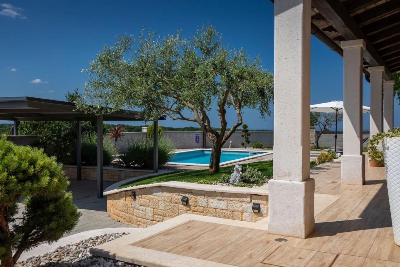 Activity Villa Gita With Pool And Grill In Tinjan Exterior photo