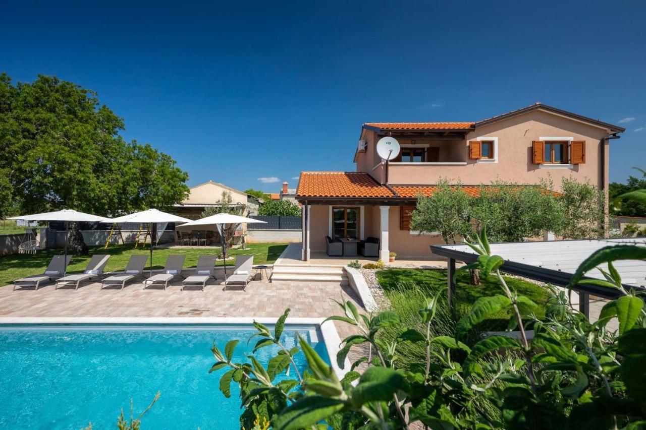 Activity Villa Gita With Pool And Grill In Tinjan Exterior photo