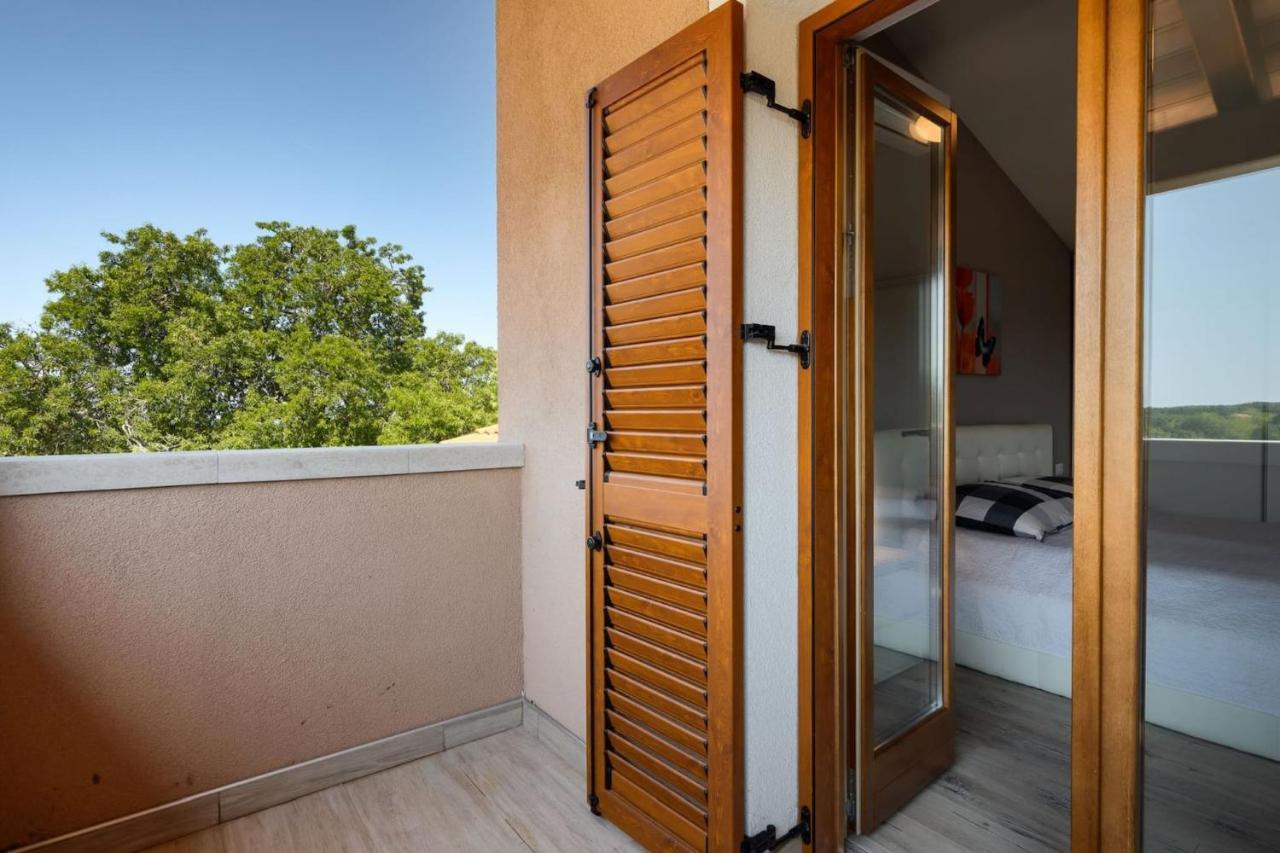 Activity Villa Gita With Pool And Grill In Tinjan Exterior photo