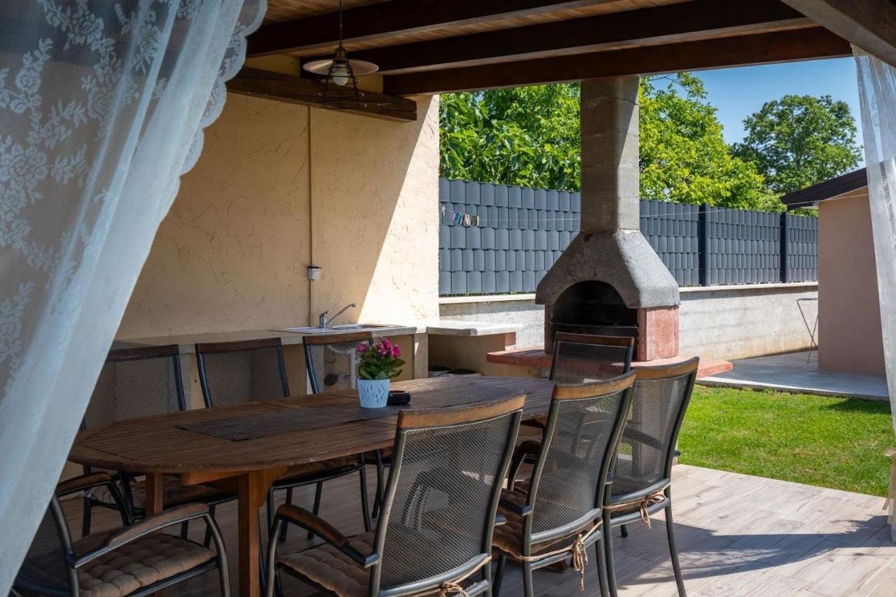 Activity Villa Gita With Pool And Grill In Tinjan Exterior photo